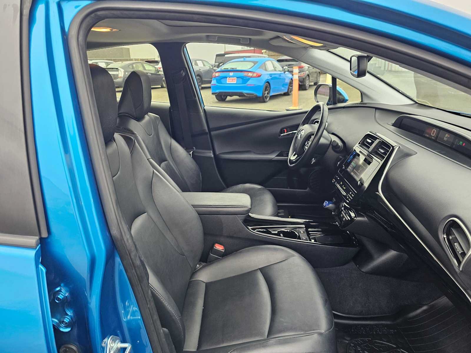 Used 2019 Toyota Prius XLE w/ Premium Convenience Package FWD image 10