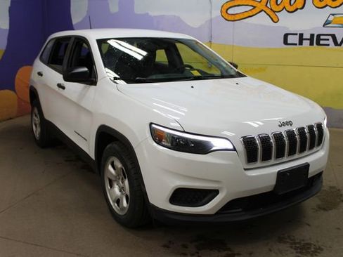 Used 2019 Jeep Cherokee Sport FWD image 4