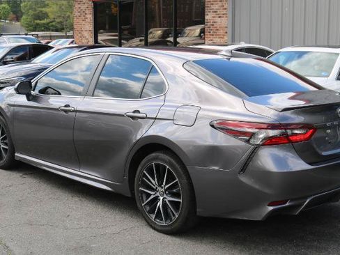 Used 2022 Toyota Camry SE FWD image 5