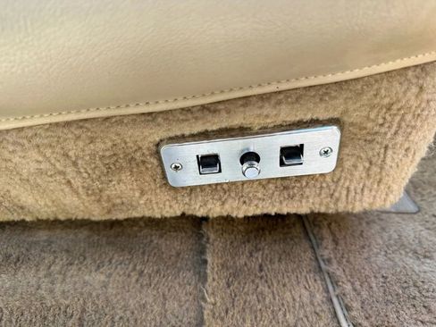 Used 1989 Jeep Grand Wagoneer image 32