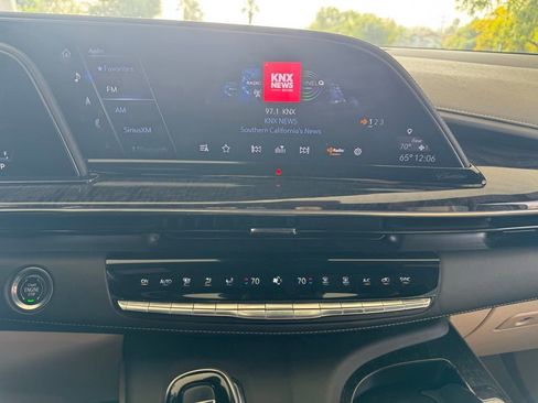 Used 2023 Cadillac Escalade Premium Luxury w/ Performance Package image 9