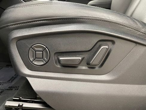 Used 2020 Audi Q7 3.0T Premium Plus w/ Premium Plus Package AWD/4WD image 11