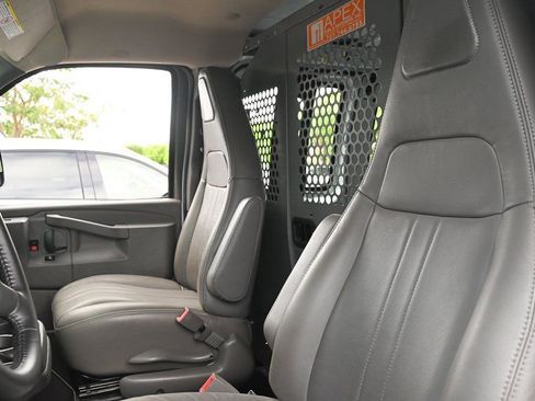 Used 2022 GMC Savana 3500 Extended w/ Driver Convenience Package image 13