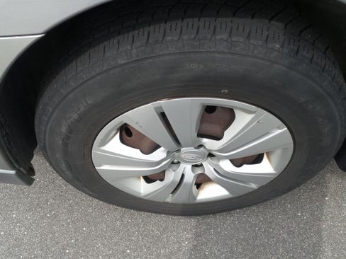 Used 2010 Subaru Outback 2.5i image 33