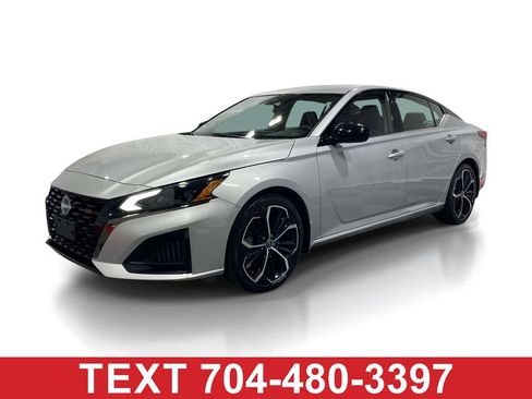 Used 2023 Nissan Altima 2.5 SR FWD image 1