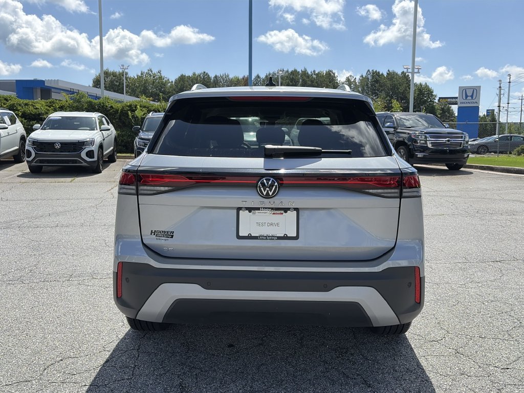 Certified 2025 Volkswagen Tiguan SE FWD image 22