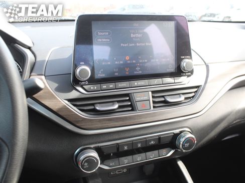 Used 2024 Nissan Altima 2.5 SV image 16