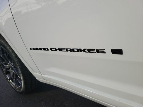 Used 2025 Jeep Grand Cherokee Summit w/ Obsidian Package image 6