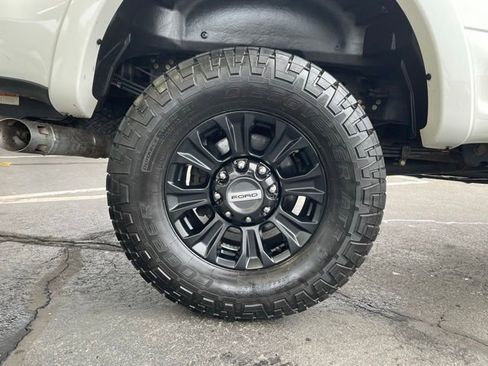 Used 2022 Ford F350 Platinum w/ Tremor Off-Road Package AWD/4WD image 34