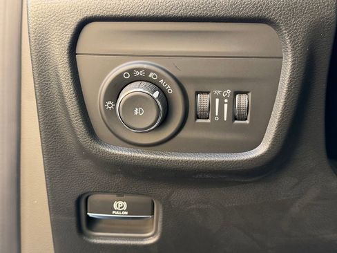 New 2025 Jeep Grand Cherokee L Limited w/ Luxury Tech Group II AWD/4WD image 23