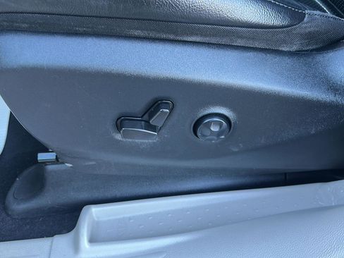 Used 2022 Chrysler Pacifica Touring-L image 20