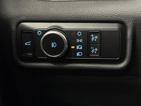 Used 2023 Ford Explorer XLT image 25