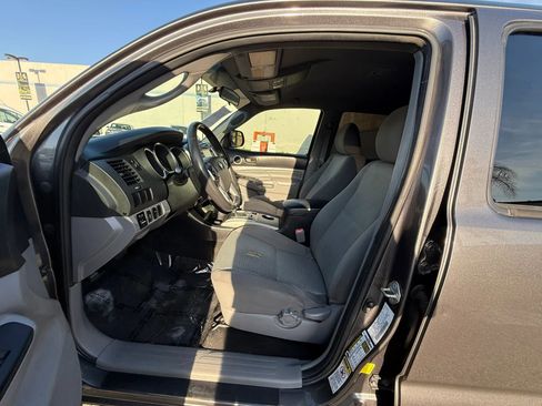 Used 2015 Toyota Tacoma PreRunner w/ SR5 Package image 9