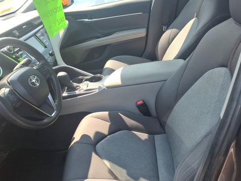 Used 2019 Toyota Camry LE FWD image 7