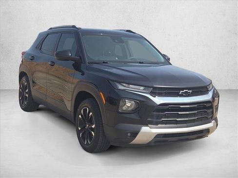 Used 2023 Chevrolet TrailBlazer LT w/ Confidence II Package FWD image 3