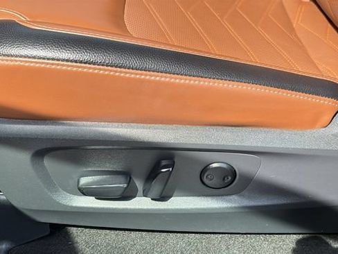 Used 2024 Nissan Pathfinder Platinum AWD/4WD image 11