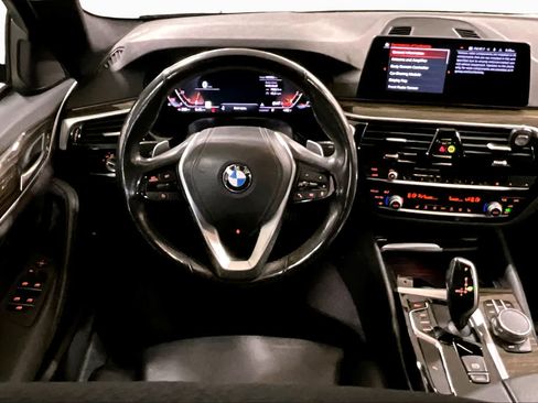 Used 2020 BMW 530i w/ Convenience Package RWD image 6