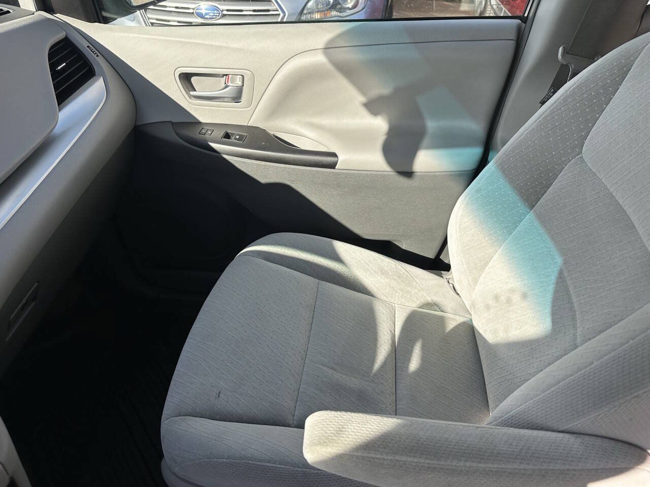 Used 2017 Toyota Sienna LE AWD/4WD image 15