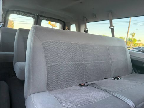 Used 2006 Ford E-350 and Econoline 350 XLT RWD image 17
