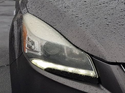 Used 2013 Ford Escape Titanium w/ Class II Trailer Tow Pkg image 9