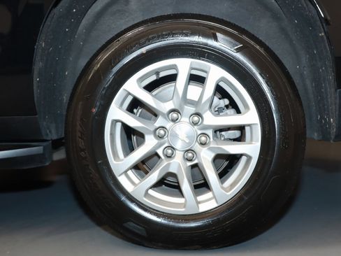 Used 2023 Chevrolet Suburban LT image 26