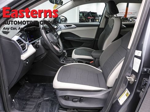 Used 2025 Volkswagen Taos SE AWD/4WD image 14