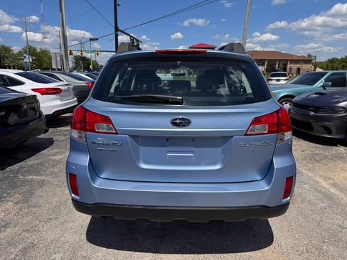 Used 2010 Subaru Outback 2.5i AWD/4WD image 5