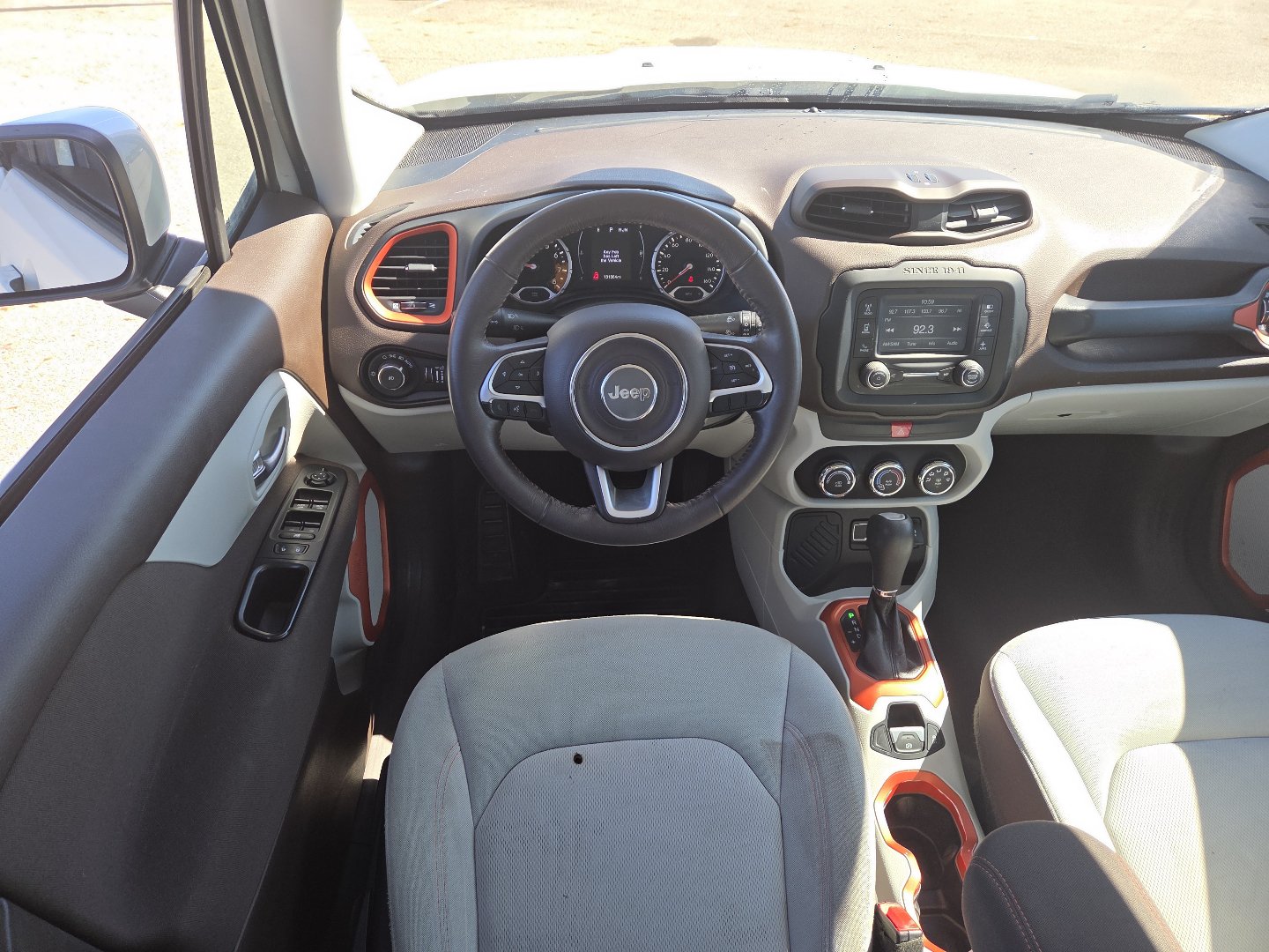 Used 2017 Jeep Renegade Latitude FWD image 24