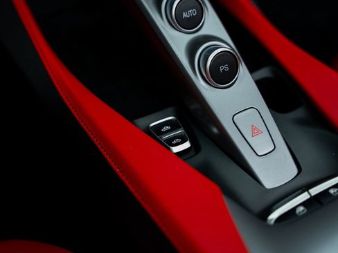 Used 2019 Ferrari Portofino RWD image 53