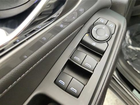 Used 2023 Chevrolet Traverse LT FWD image 22