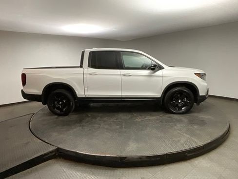 Certified 2025 Honda Ridgeline Black Edition image 8