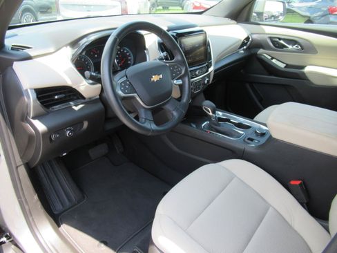 Used 2023 Chevrolet Traverse LT FWD image 17