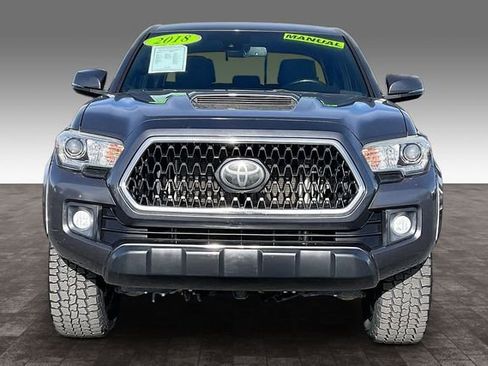 Used 2018 Toyota Tacoma TRD Sport image 3