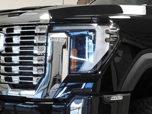 Used 2025 GMC Sierra 3500 Denali w/ Denali Reserve Package AWD/4WD image 17