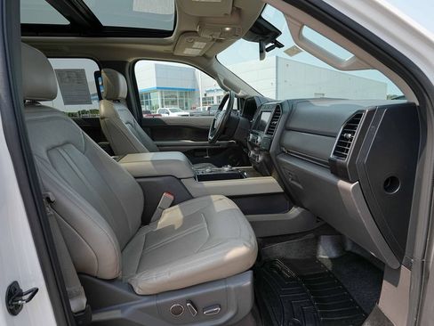 Used 2019 Ford Expedition Limited w/ Equipment Group 302A AWD/4WD image 22