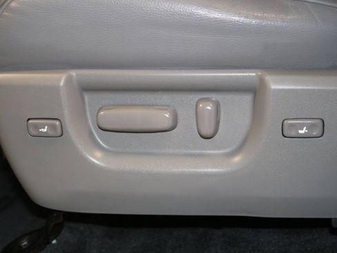 Used 2017 Toyota Sequoia Limited w/ Safety & Convenience Package AWD/4WD image 79