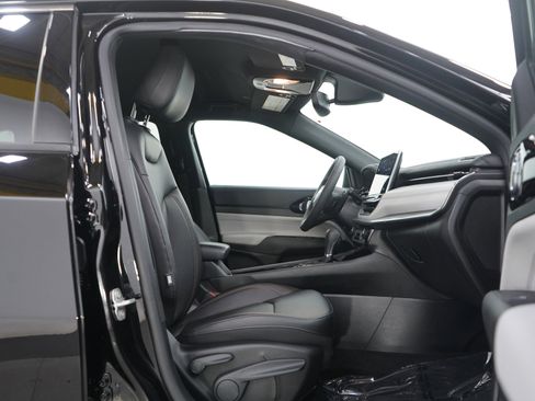 Used 2024 Jeep Compass Limited image 11