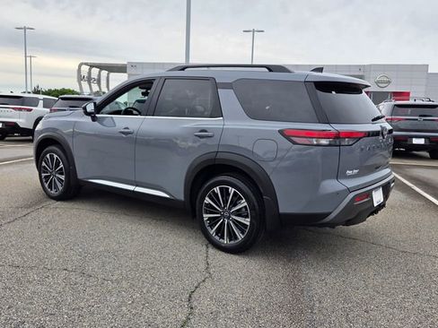 New 2026 Nissan Pathfinder Platinum w/ Cargo Package FWD image 10