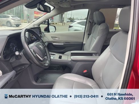 Used 2021 Toyota Sienna XLE w/ XLE Plus Package FWD image 4