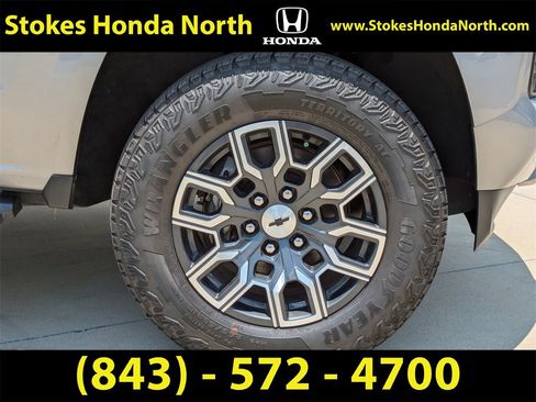 Used 2023 Chevrolet Colorado Z71 w/ Z71 Convenience Package 2 image 9