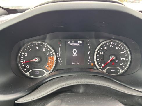 Used 2023 Jeep Renegade Latitude image 19