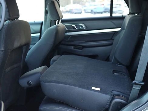Used 2018 Ford Explorer XLT w/ Equipment Group 201A FWD image 38