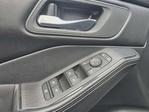 Used 2024 Nissan Rogue SV image 16