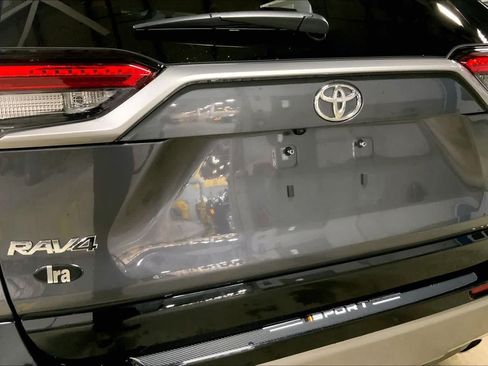 Used 2025 Toyota RAV4 XSE w/ Weather Package AWD/4WD image 31