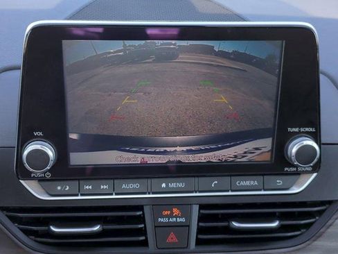 Used 2024 Nissan Altima 2.5 SV FWD image 14