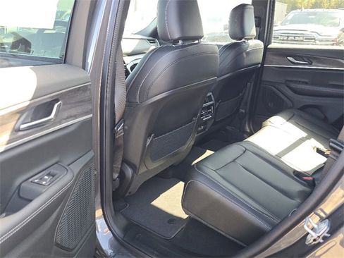 New 2025 Jeep Grand Cherokee Limited image 5