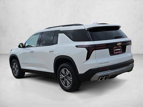 Used 2024 Chevrolet Traverse LT FWD image 8