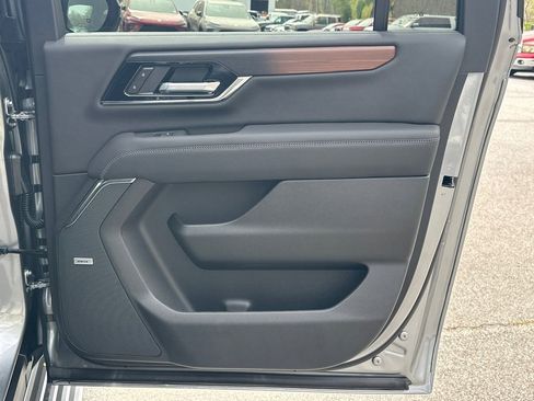 New 2026 GMC Yukon XL Denali w/ Denali Reserve Package image 17