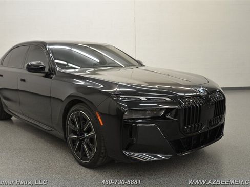 Used 2023 BMW 760i xDrive w/ Luxury Rear Seating Package AWD/4WD image 6