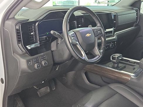 Used 2023 Chevrolet Silverado 1500 LT w/ Z71 Off-Road Package AWD/4WD image 16